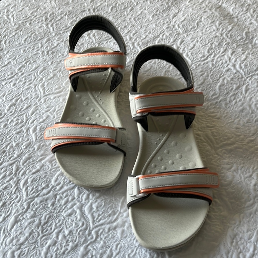 Easy Spirit- sports sandals- RUN BIG- 9 even though it’s printed on box/sandals